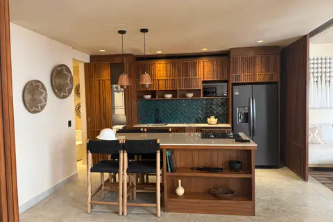 Encanto Colonial y Vida Moderna en la Zona Romántica